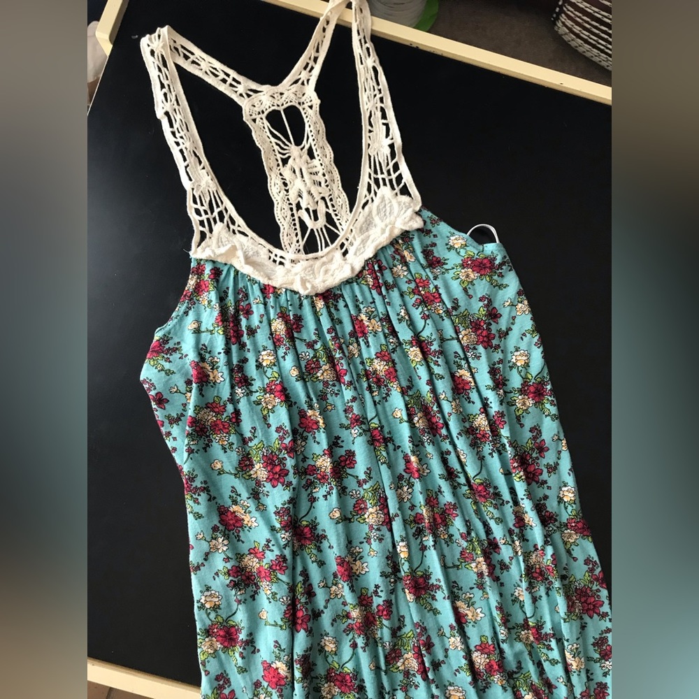 Tank Top/ Crop Top Bundle - Picture 2 of 6
